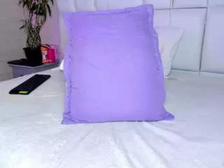 - K Y A N A -'s Live Sex Cam Show