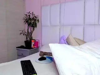 - K Y A N A -'s Live Sex Cam Show