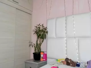 - K Y A N A -'s Live Sex Cam Show