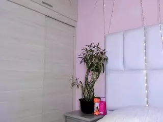 - K Y A N A -'s Live Sex Cam Show