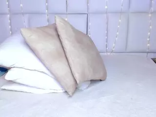 - K Y A N A -'s Live Sex Cam Show