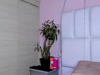 - K Y A N A -'s Live Sex Cam Show