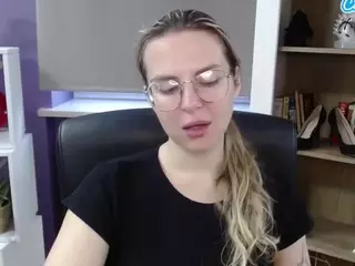 ZoeyFancy's Live Sex Cam Show