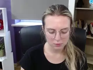 ZoeyFancy's Live Sex Cam Show