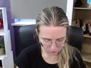 ZoeyFancy's Live Sex Cam Show