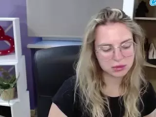 ZoeyFancy's Live Sex Cam Show