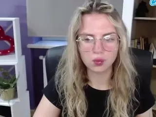 ZoeyFancy's Live Sex Cam Show