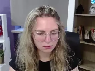 ZoeyFancy's Live Sex Cam Show