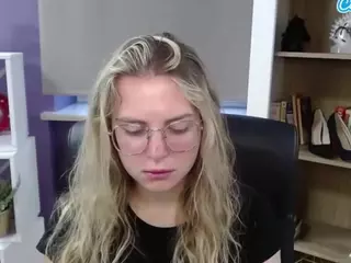 ZoeyFancy's Live Sex Cam Show