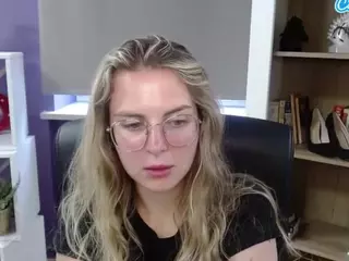 ZoeyFancy's Live Sex Cam Show