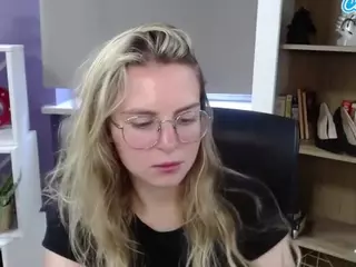 ZoeyFancy's Live Sex Cam Show