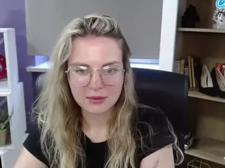 ZoeyFancy's Live Sex Cam Show
