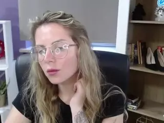 ZoeyFancy's Live Sex Cam Show