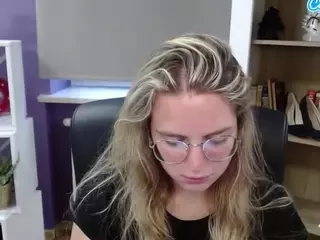 ZoeyFancy's Live Sex Cam Show