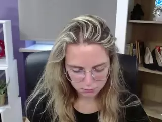 ZoeyFancy's Live Sex Cam Show