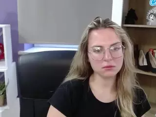 ZoeyFancy's Live Sex Cam Show
