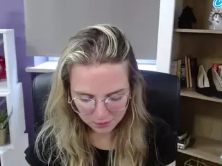 ZoeyFancy's Live Sex Cam Show