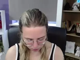 ZoeyFancy's Live Sex Cam Show