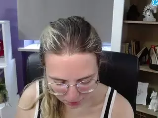 ZoeyFancy's Live Sex Cam Show