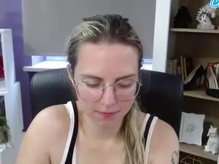 ZoeyFancy's Live Sex Cam Show