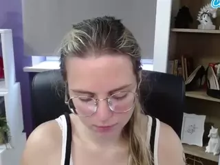 ZoeyFancy's Live Sex Cam Show