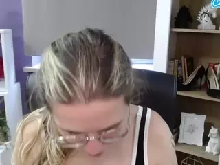 ZoeyFancy's Live Sex Cam Show