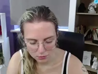 ZoeyFancy's Live Sex Cam Show