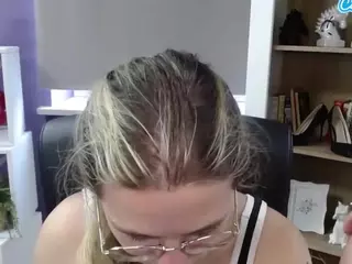 ZoeyFancy's Live Sex Cam Show