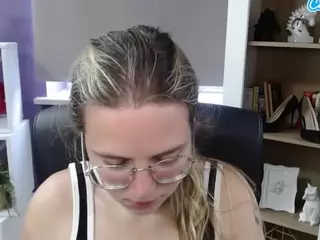 ZoeyFancy's Live Sex Cam Show