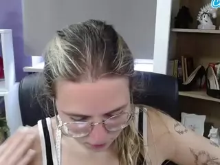 ZoeyFancy's Live Sex Cam Show