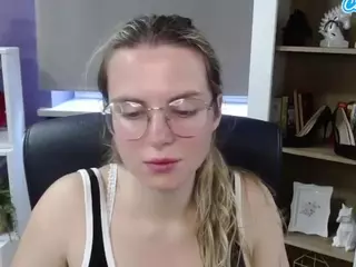 ZoeyFancy's Live Sex Cam Show