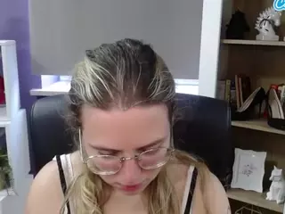 ZoeyFancy's Live Sex Cam Show