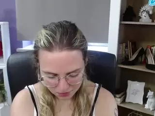 ZoeyFancy's Live Sex Cam Show