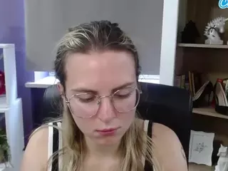 ZoeyFancy's Live Sex Cam Show