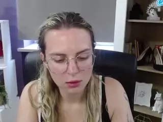 ZoeyFancy's Live Sex Cam Show