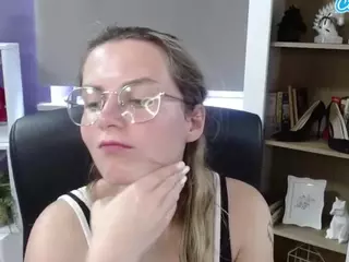 ZoeyFancy's Live Sex Cam Show