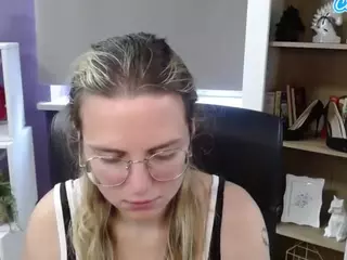ZoeyFancy's Live Sex Cam Show