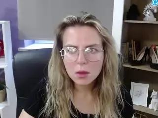 ZoeyFancy's Live Sex Cam Show