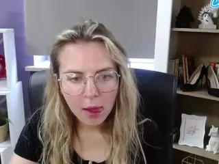 ZoeyFancy's Live Sex Cam Show
