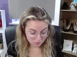 ZoeyFancy's Live Sex Cam Show