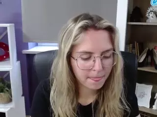 ZoeyFancy's Live Sex Cam Show