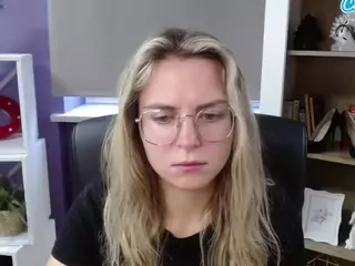 ZoeyFancy's Live Sex Cam Show