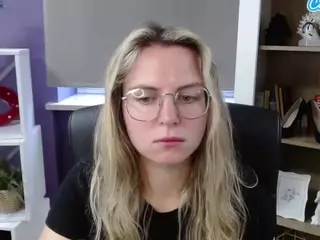 ZoeyFancy's Live Sex Cam Show