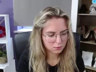 ZoeyFancy's Live Sex Cam Show