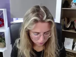 ZoeyFancy's Live Sex Cam Show
