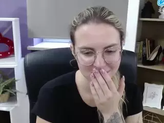 ZoeyFancy's Live Sex Cam Show