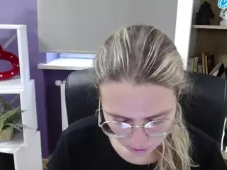 ZoeyFancy's Live Sex Cam Show