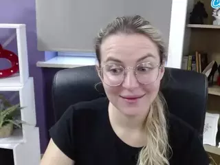 ZoeyFancy's Live Sex Cam Show