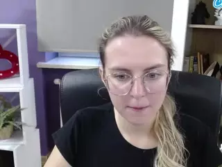 ZoeyFancy's Live Sex Cam Show