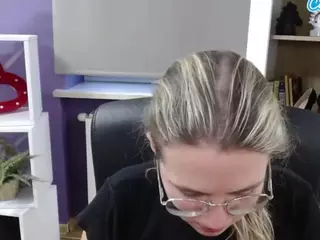 ZoeyFancy's Live Sex Cam Show